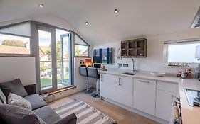 Papillon, Southwold - A Modern Flat With Balcony