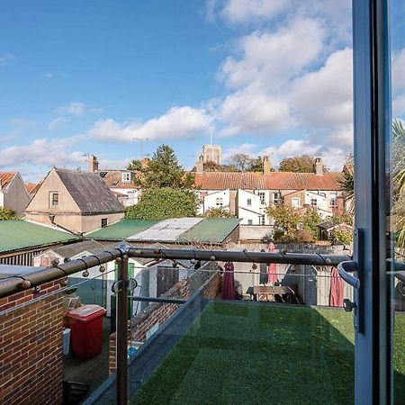 Papillon, Southwold - A Modern Flat With Balcony Apartment Exterior photo
