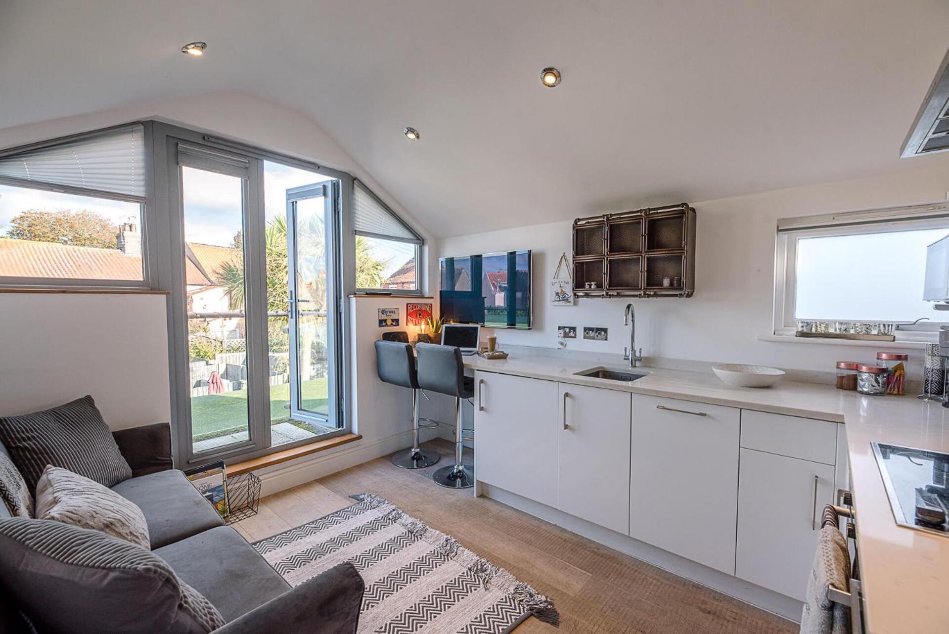 Papillon, Southwold - A Modern Flat With Balcony Apartment Exterior photo