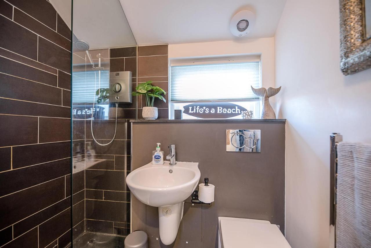 Papillon, Southwold - A Modern Flat With Balcony Apartment Exterior photo
