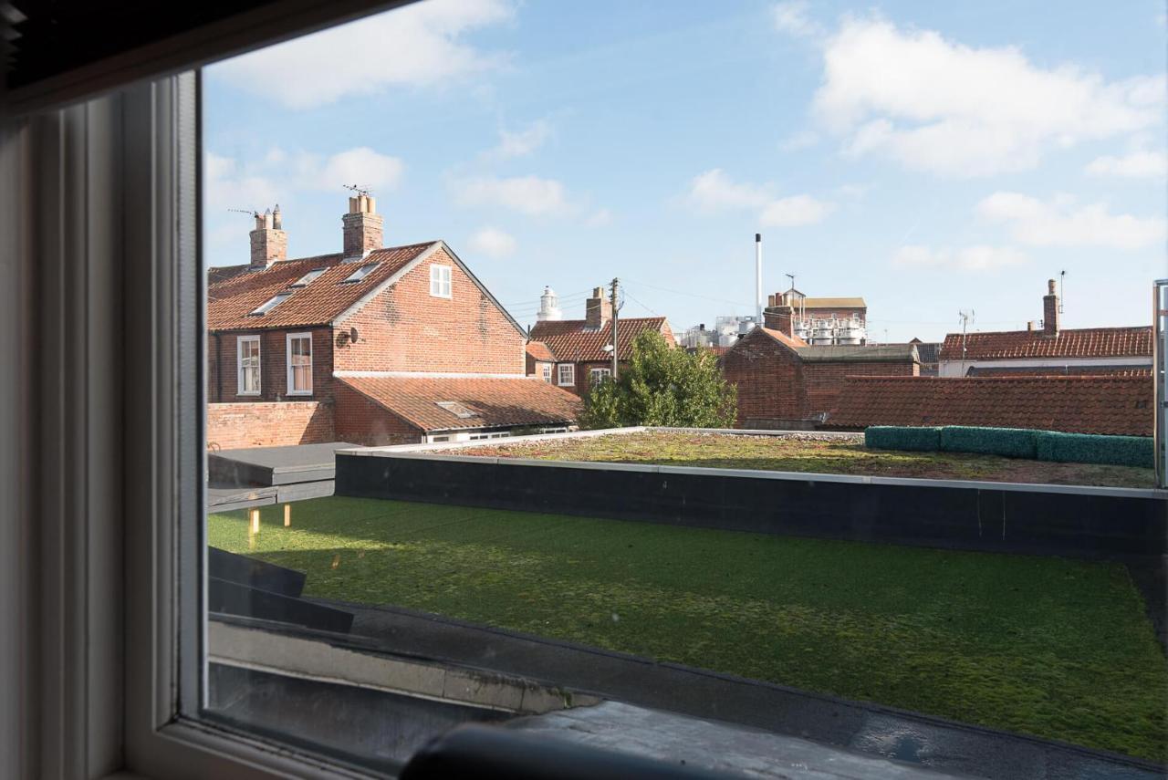 Papillon, Southwold - A Modern Flat With Balcony Apartment Exterior photo